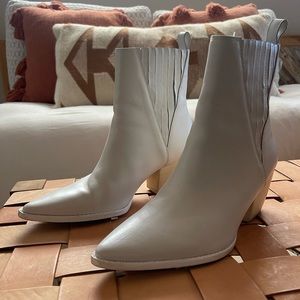 Size 7.5 Mattise Women’s Elevation White Leather Boots